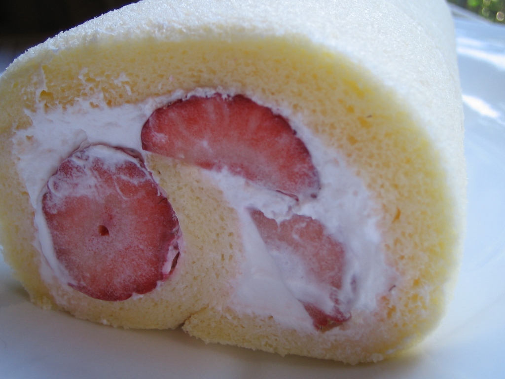いちごロールケーキ
